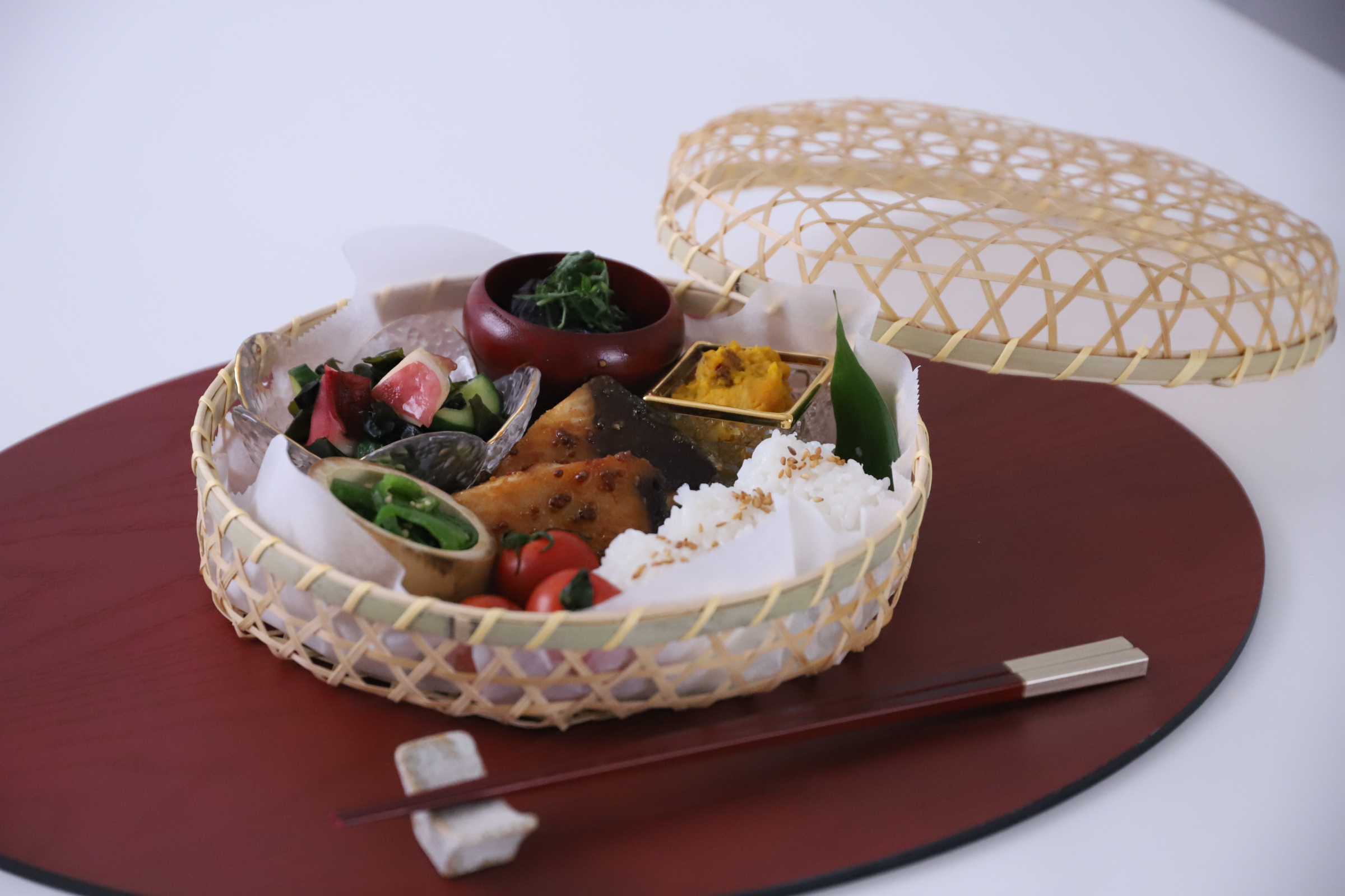 木製　オーバル　赤黒リバーシブル折敷膳　42cm