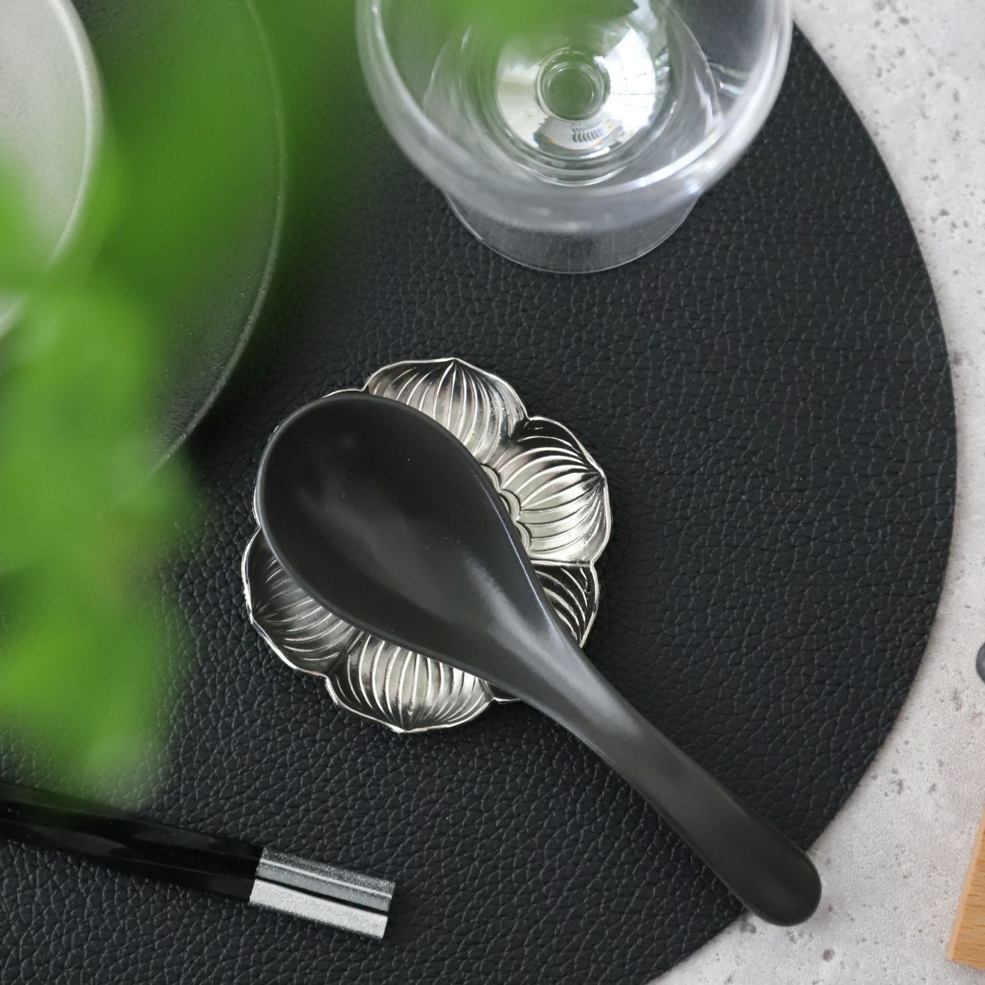 新品　新幹線開通記念品　シルバー食器 蓮 花型 シルバー茶たくトレー 8.5cm｜M苦楽園｜おしゃれな食器通販サイト