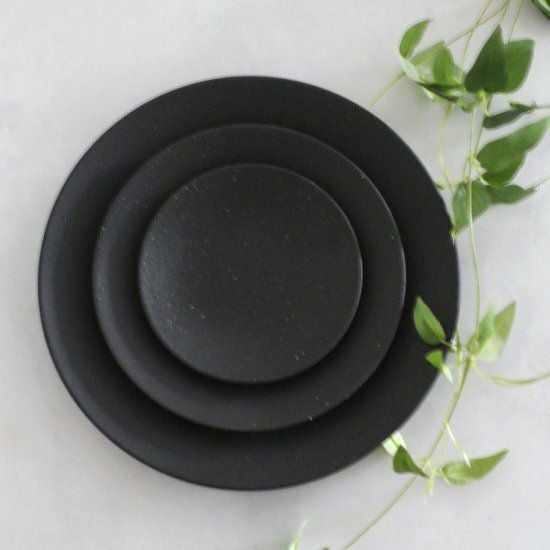 美濃焼 黒いシンプルプレート皿 磁器 YOZORA｜大人おしゃれな食器やお