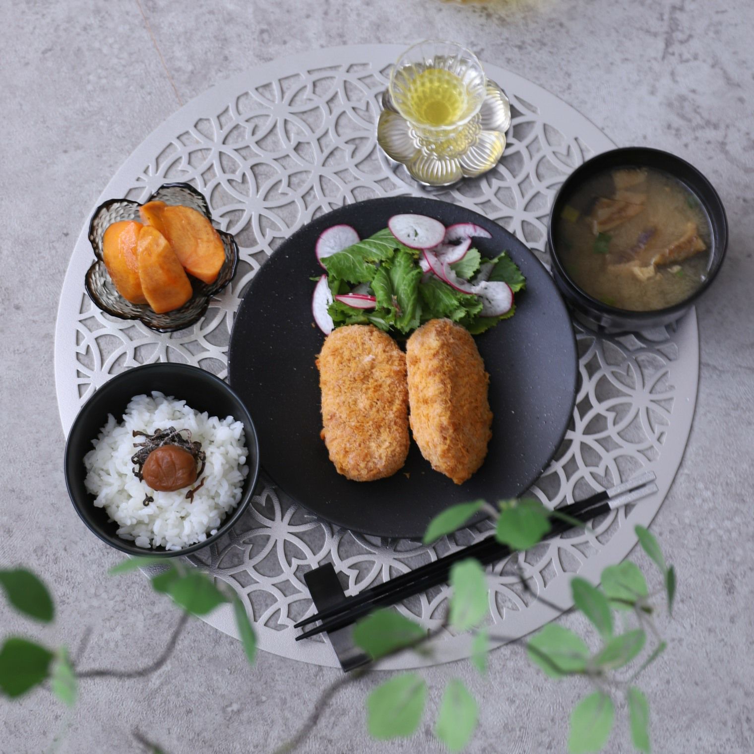 美濃焼 黒いシンプルプレート皿 磁器 YOZORA｜大人おしゃれな食器やお