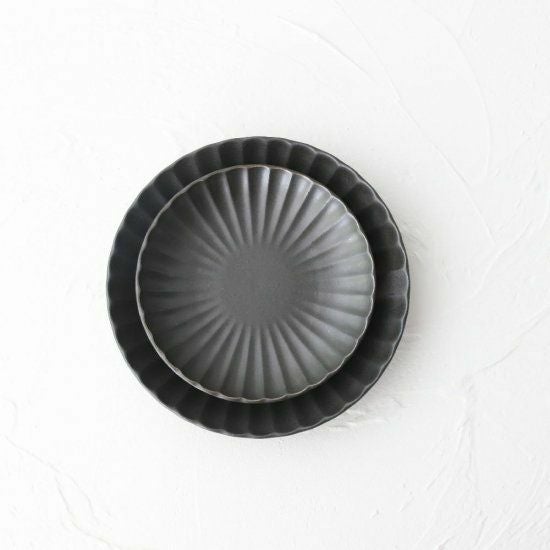 美濃焼　菊型丸皿　磁器　かすみ