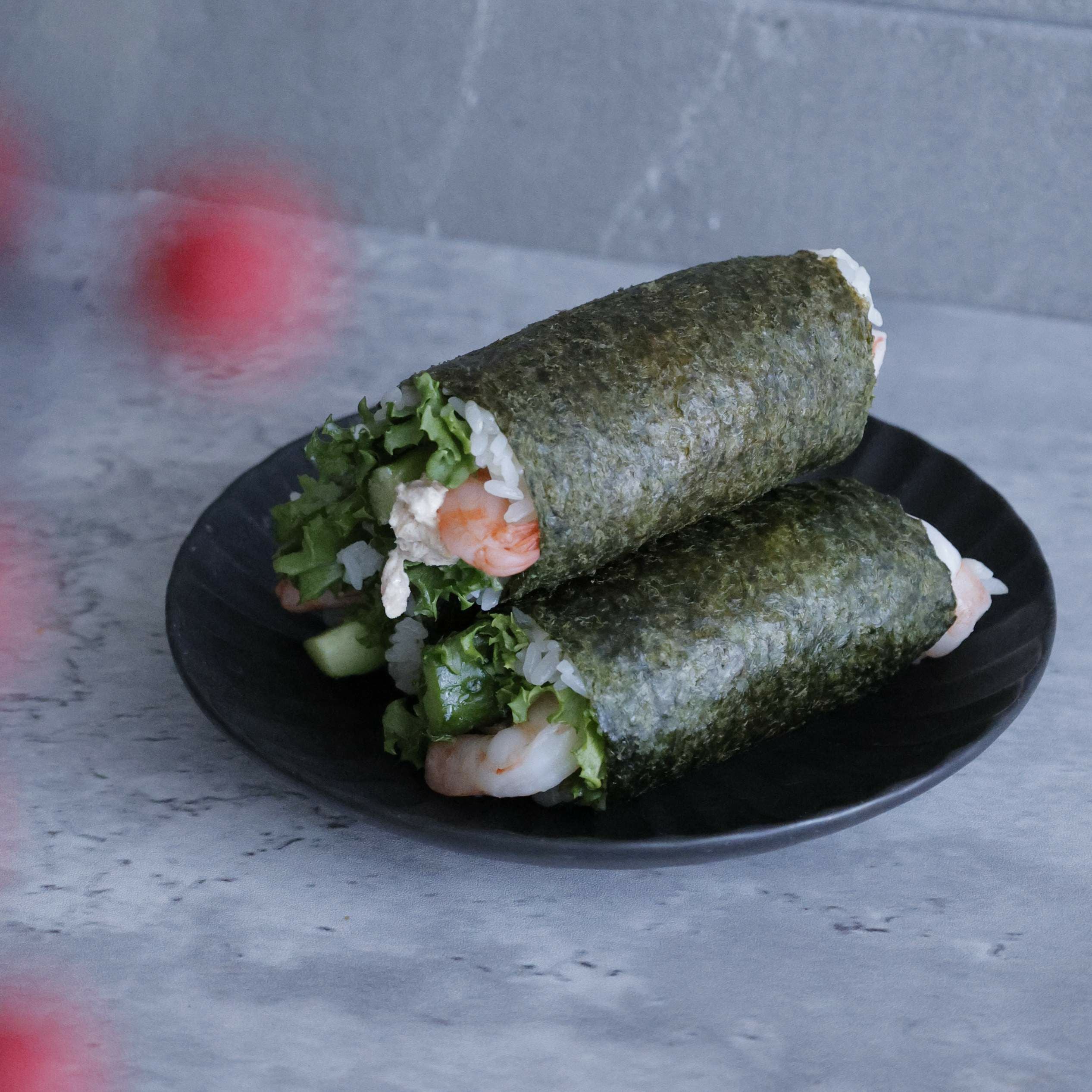 美濃焼　菊型丸皿　磁器　かすみ