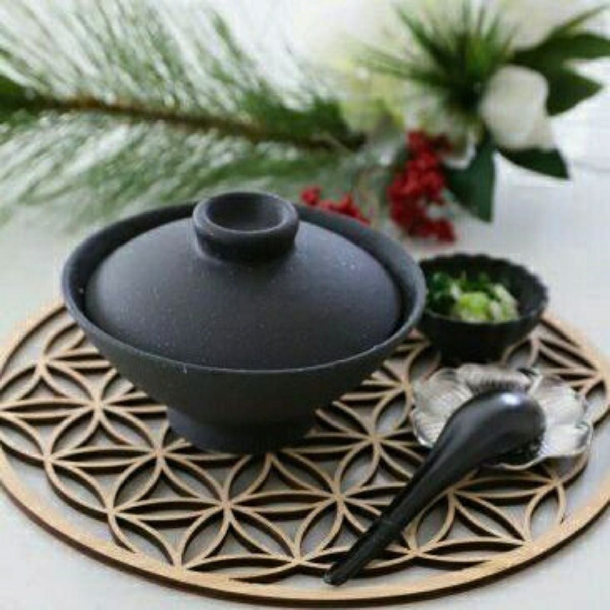 美濃焼 黒い蓋つき丼碗 磁器 YOZORA｜M苦楽園｜おしゃれな食器通販サイト