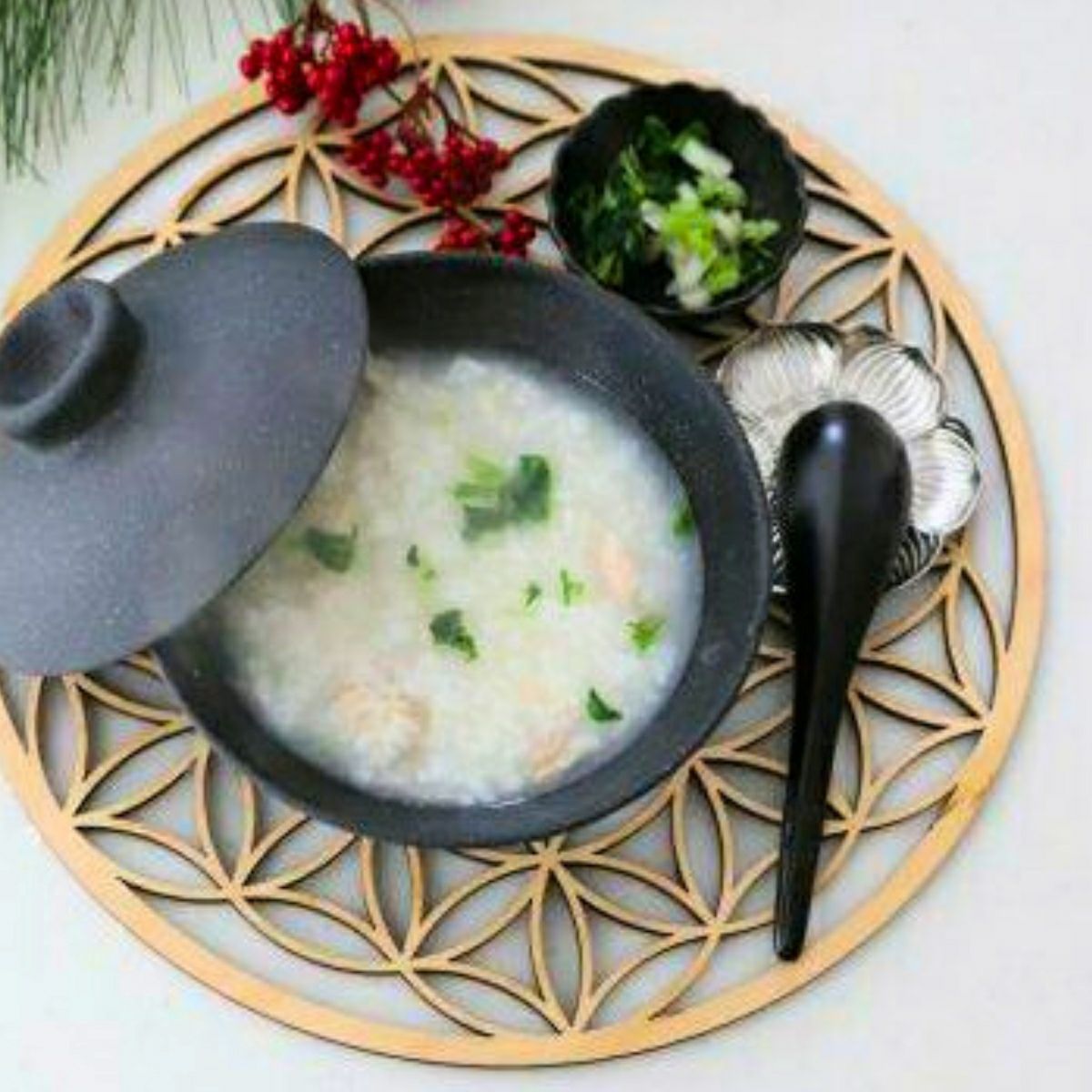 美濃焼 黒い蓋つき丼碗 磁器 YOZORA｜M苦楽園｜おしゃれな食器通販サイト