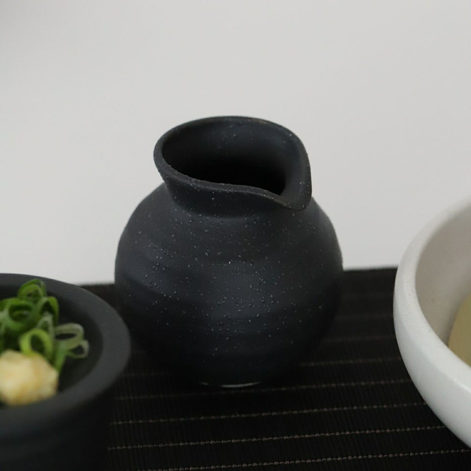 美濃焼　黒いそば徳利　磁器　YOZORA
