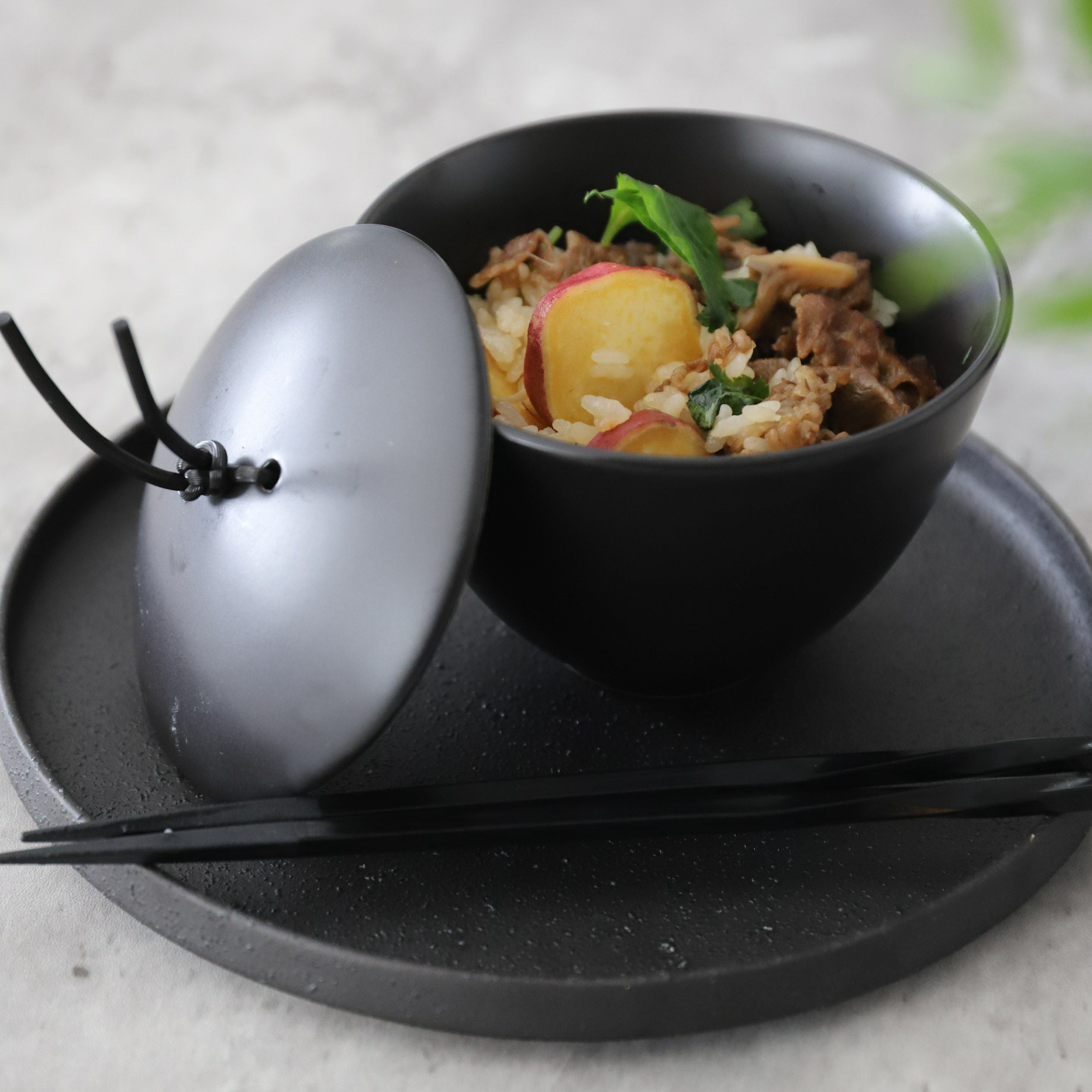 美濃焼 白黒 蓋付陶製ボウル茶碗｜M苦楽園｜おしゃれな食器通販サイト