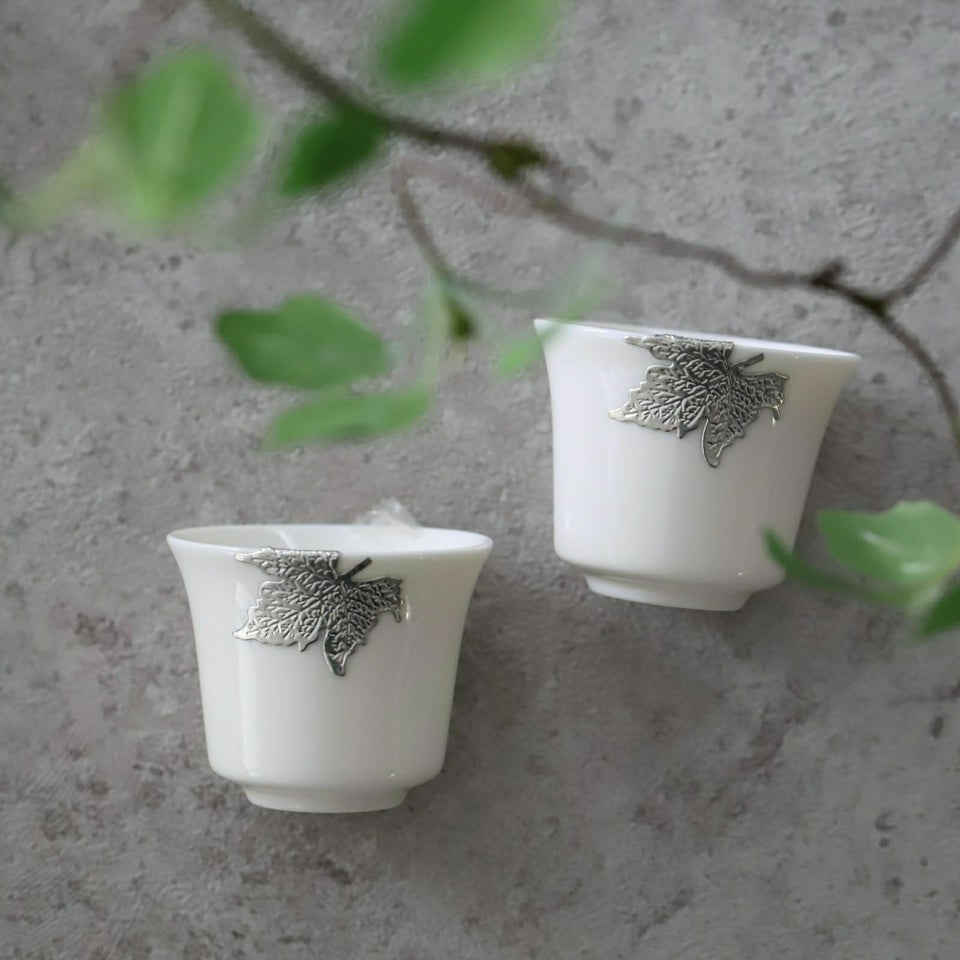 白磁器製　湯呑　錫モチーフ茶器　　四角