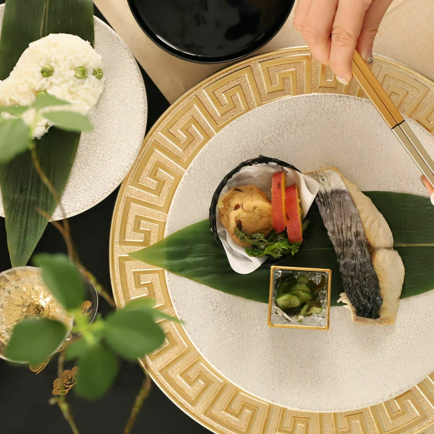 チャージャーアンダープレート シノワズリ｜M苦楽園｜おしゃれな食器