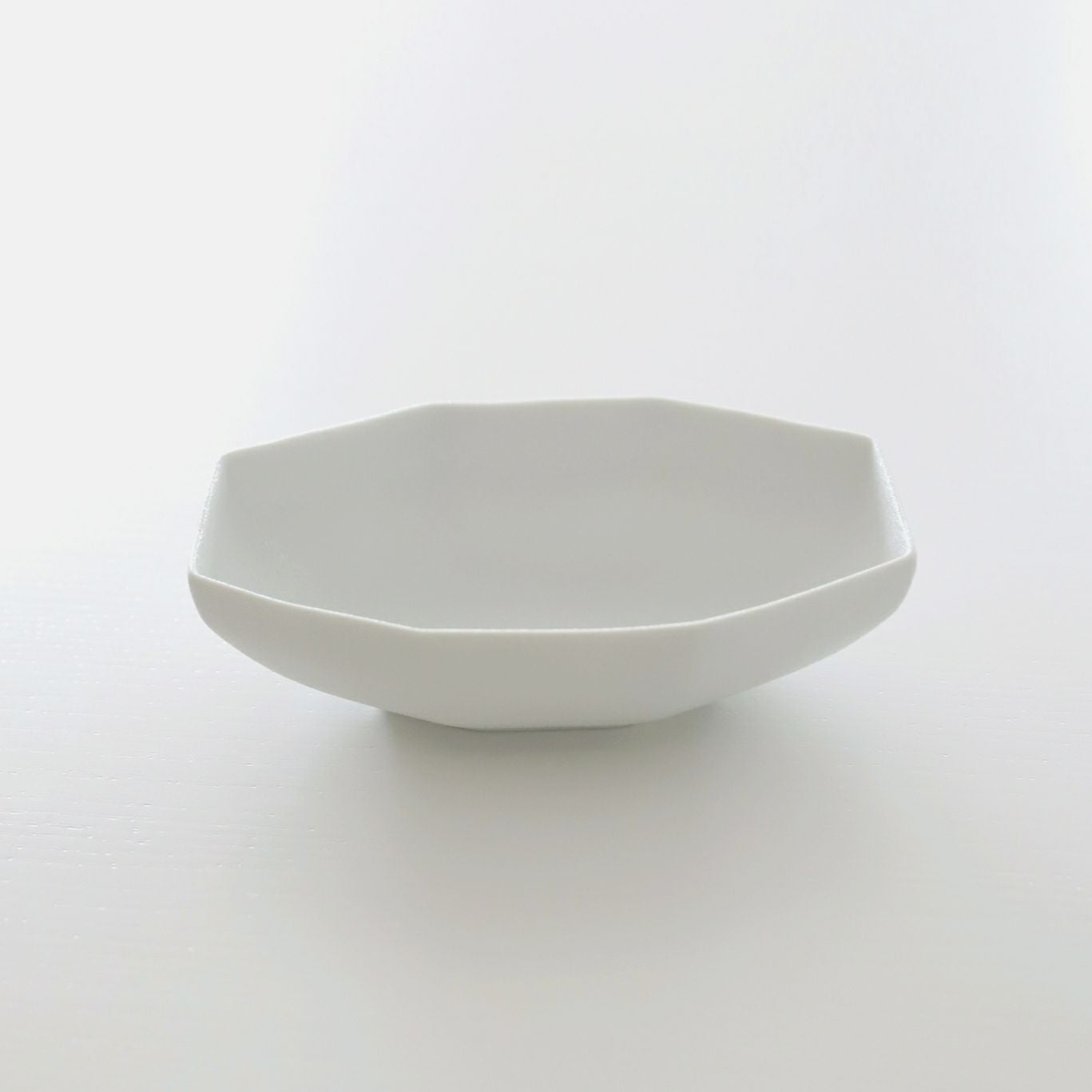 有田焼　白い八角小鉢　磁器　スノー　14cm