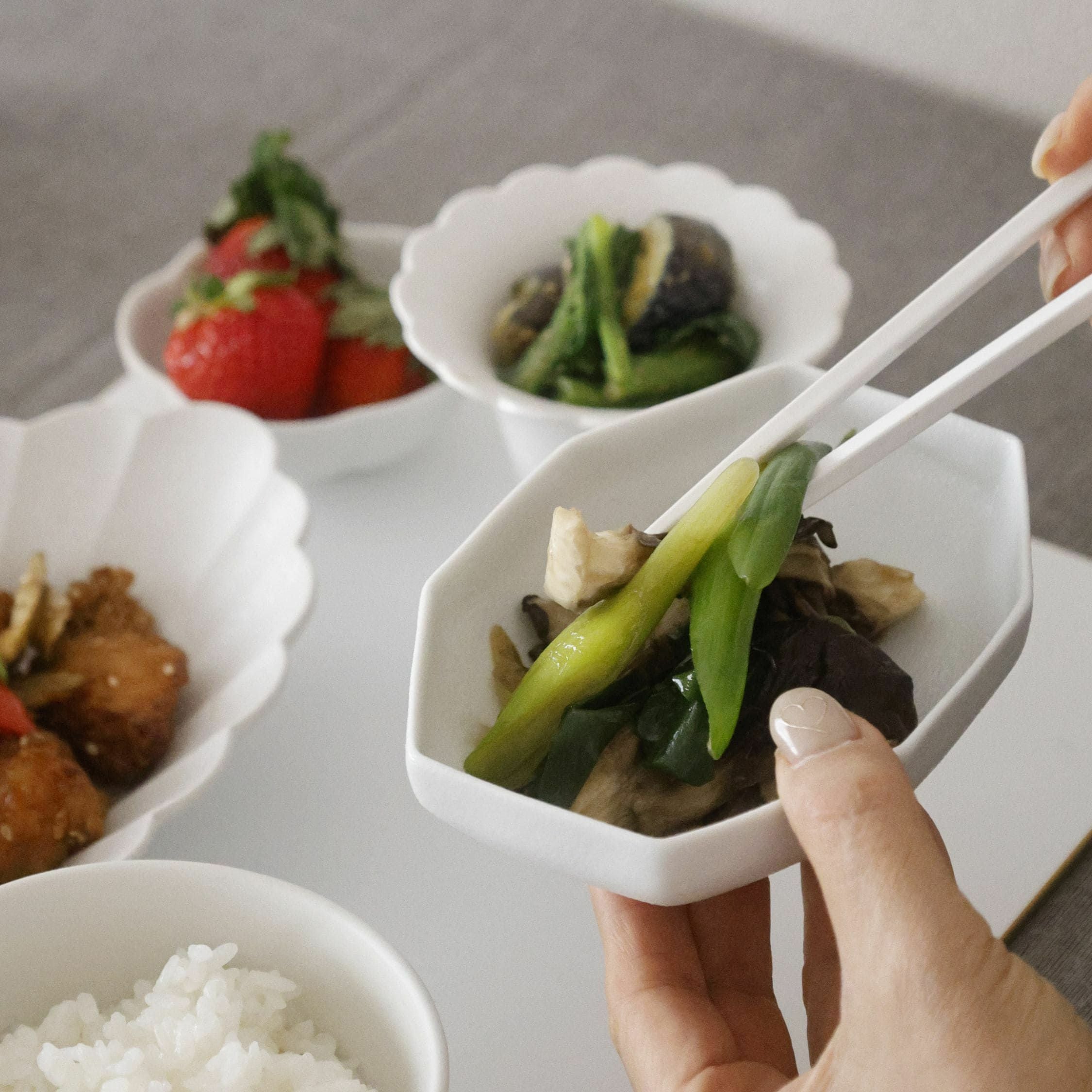 有田焼 白い八角小鉢スノー14cm｜おしゃれな食器の通販サイト M苦楽園