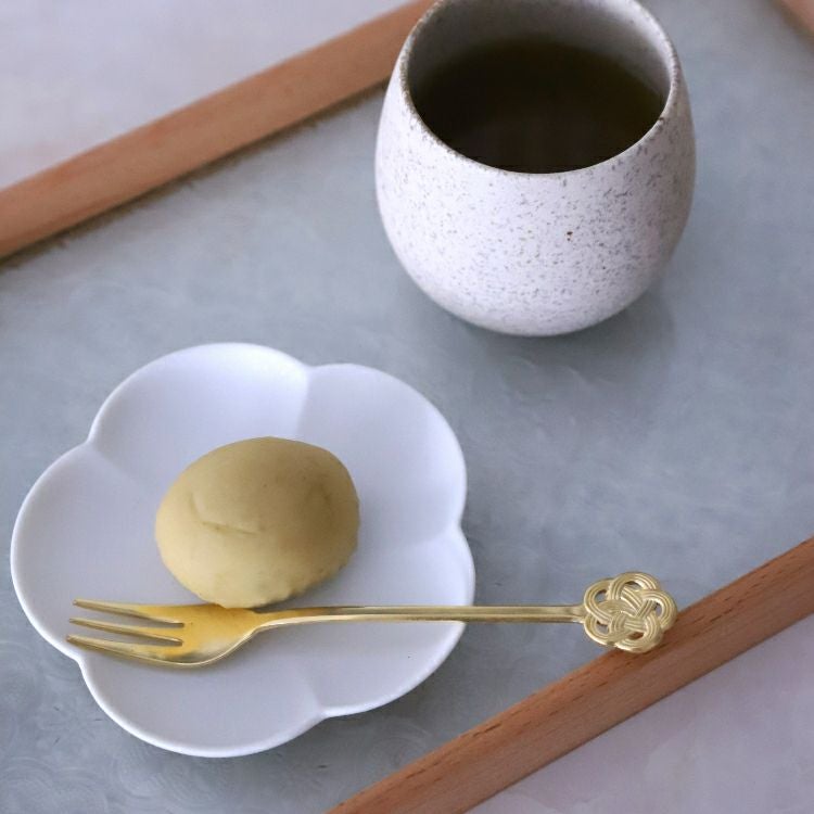有田焼 スノー 梅小皿 10.5cm｜大人おしゃれな食器やお皿の通販専門店
