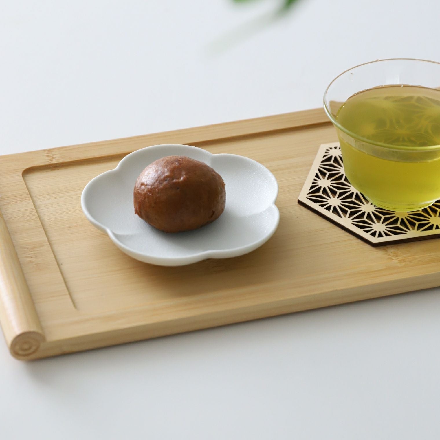 有田焼 スノー 梅小皿 10.5cm｜大人おしゃれな食器やお皿の通販専門店