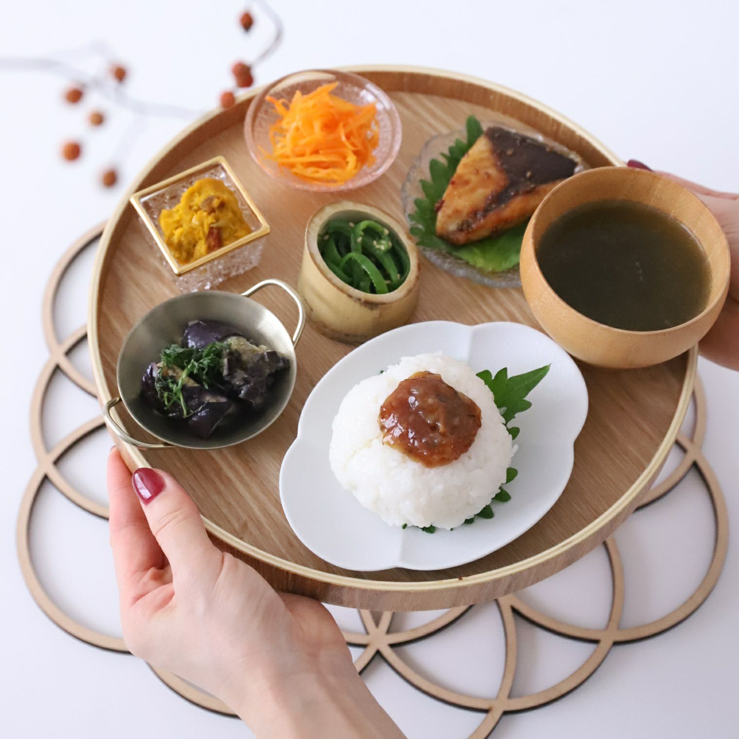 有田焼 白い楕円オーバル木甲皿 スノー｜大人おしゃれな食器やお皿の