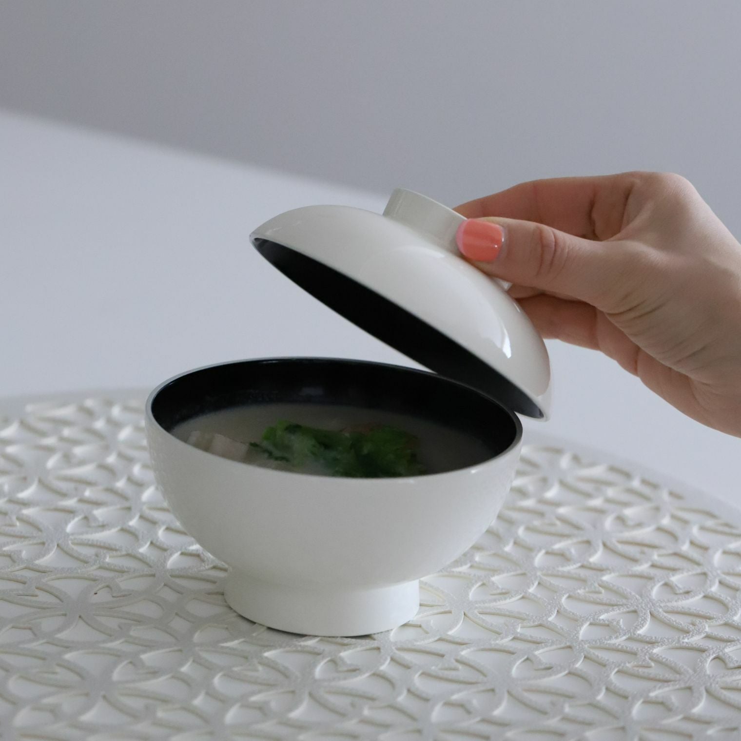 白い蓋付お吸物椀 12cm｜M苦楽園｜おしゃれな食器通販サイト