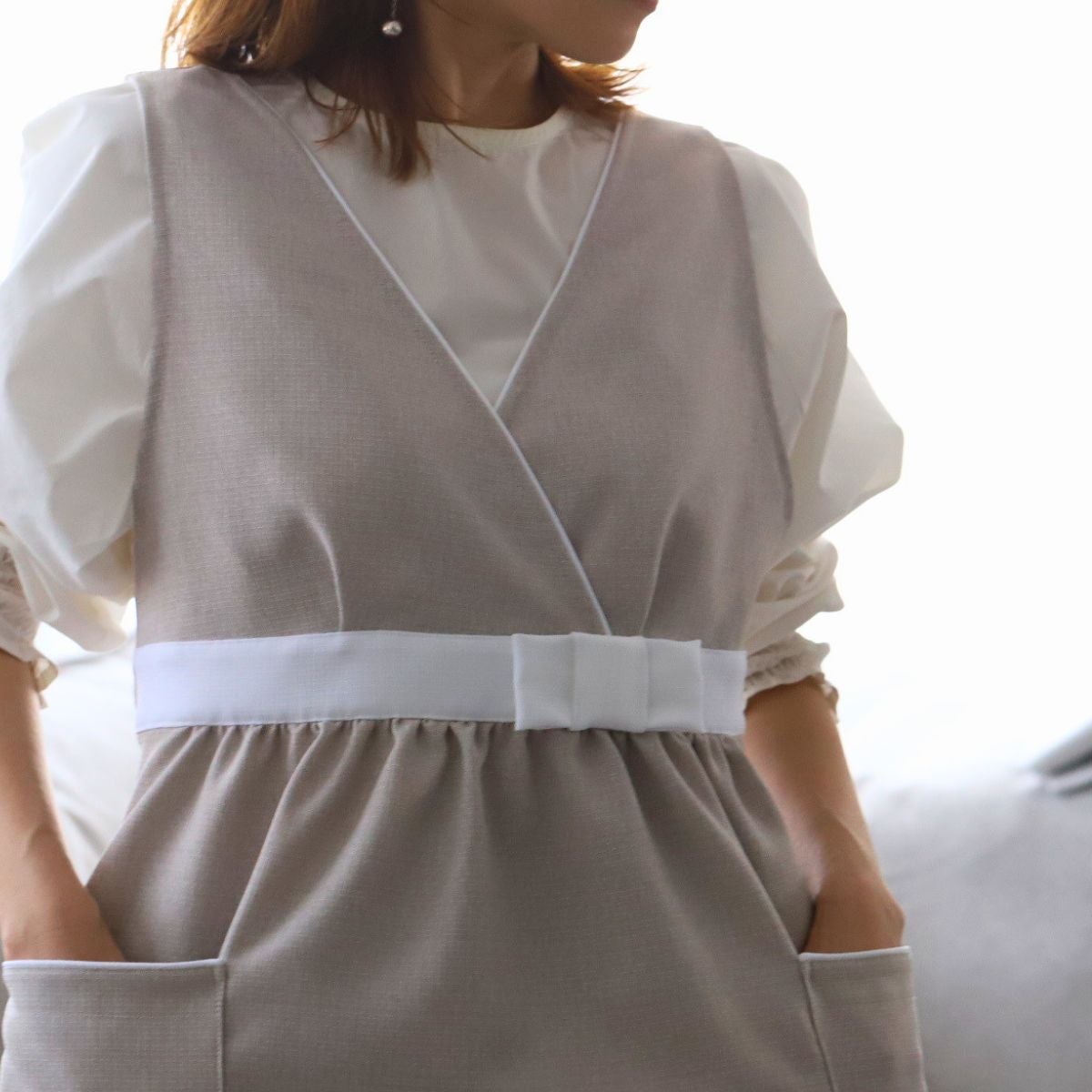 おしゃれエプロン　カシュクールパイピングリボン　エクリュ｜M苦楽園オリジナル｜ブラック