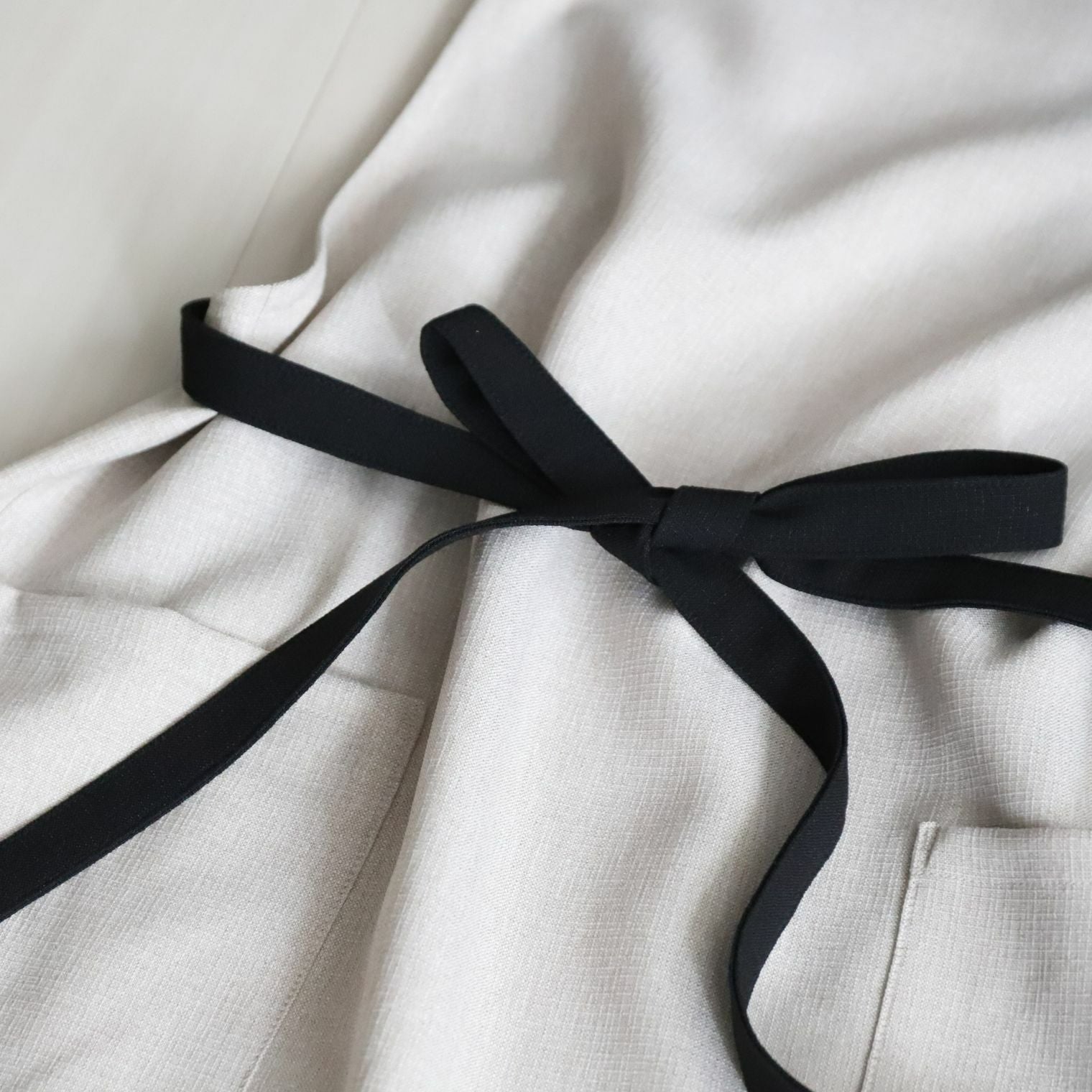 おしゃれエプロン　シンプル　エクリュ｜M苦楽園オリジナル｜ホワイト