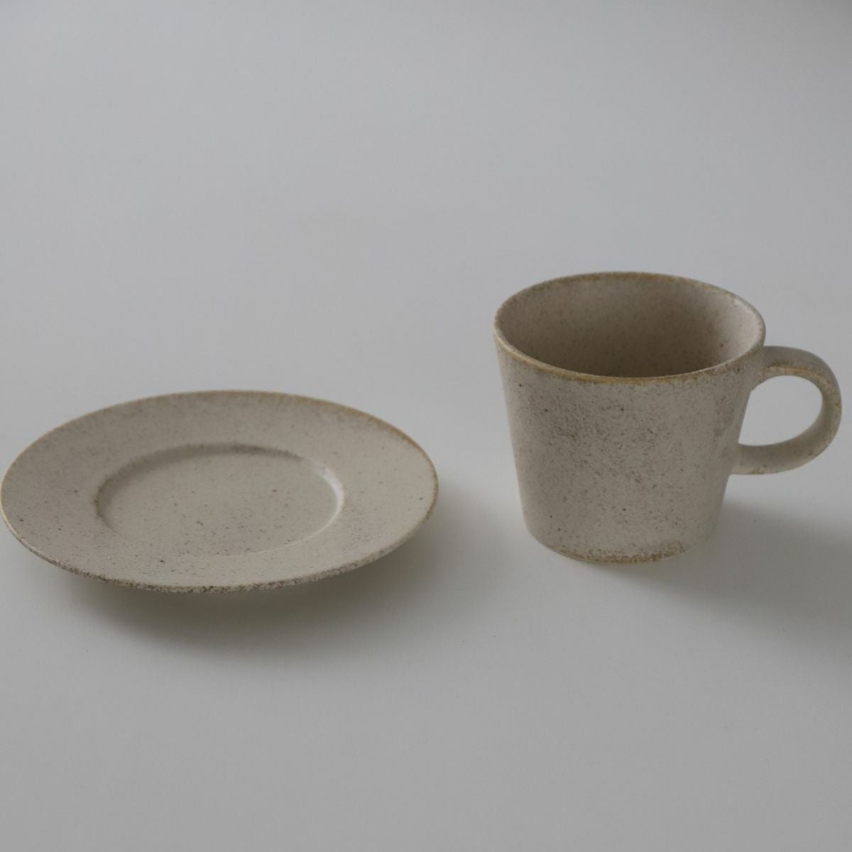 美濃焼　コーヒーカップ＆ソーサー　磁器　サンディ