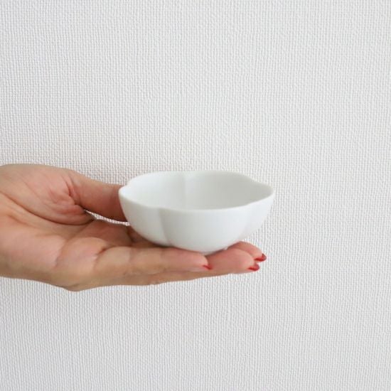 有田焼 白い豆梅小鉢 磁器 スノー 8cm｜おしゃれな食器の通販サイト M