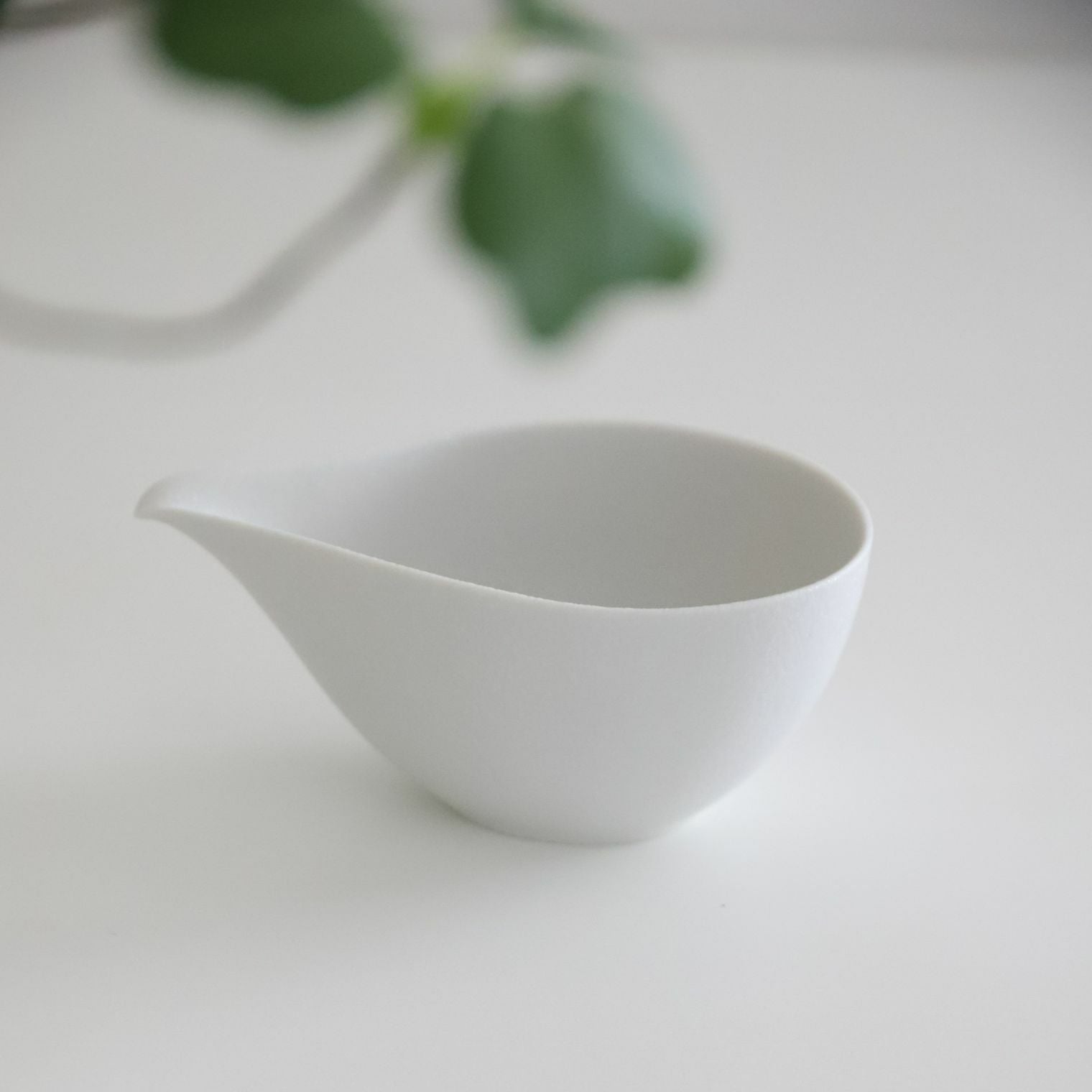有田焼 白い片口小鉢スノー14cm｜M苦楽園｜おしゃれな食器通販サイト