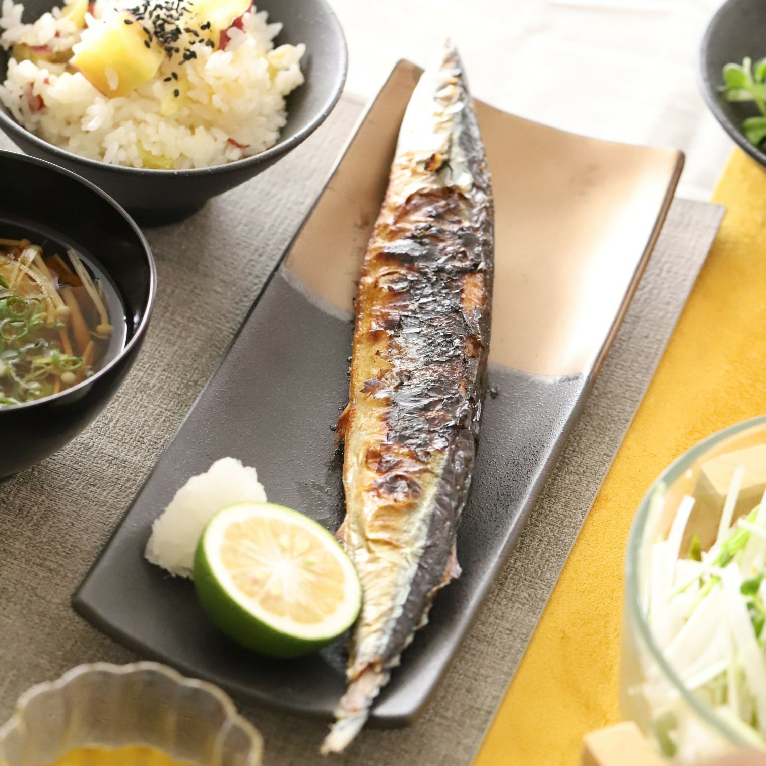 美濃焼 さんま皿 磁器 AKI 28cm｜おしゃれな食器の通販サイト M苦楽園