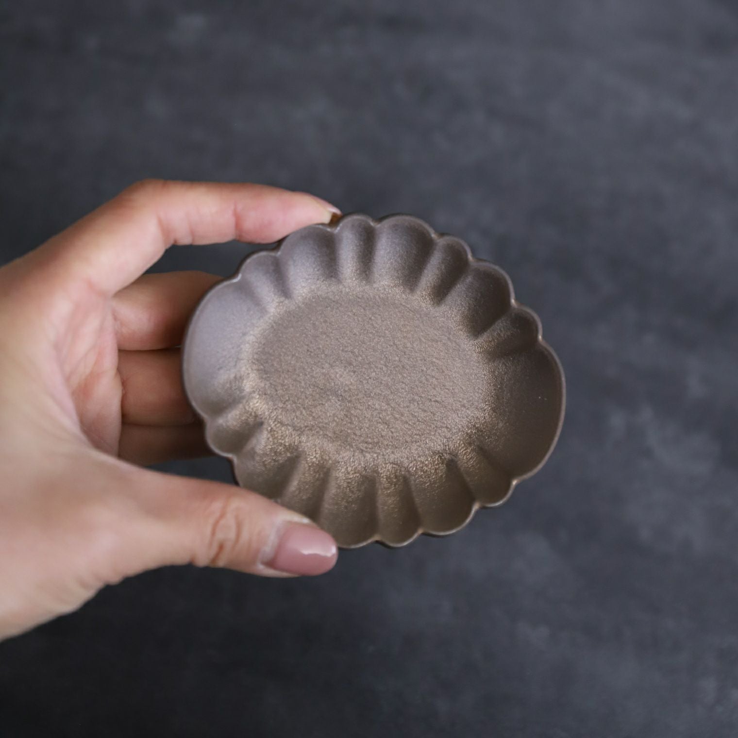 美濃焼ゴールドの楕円型の小皿