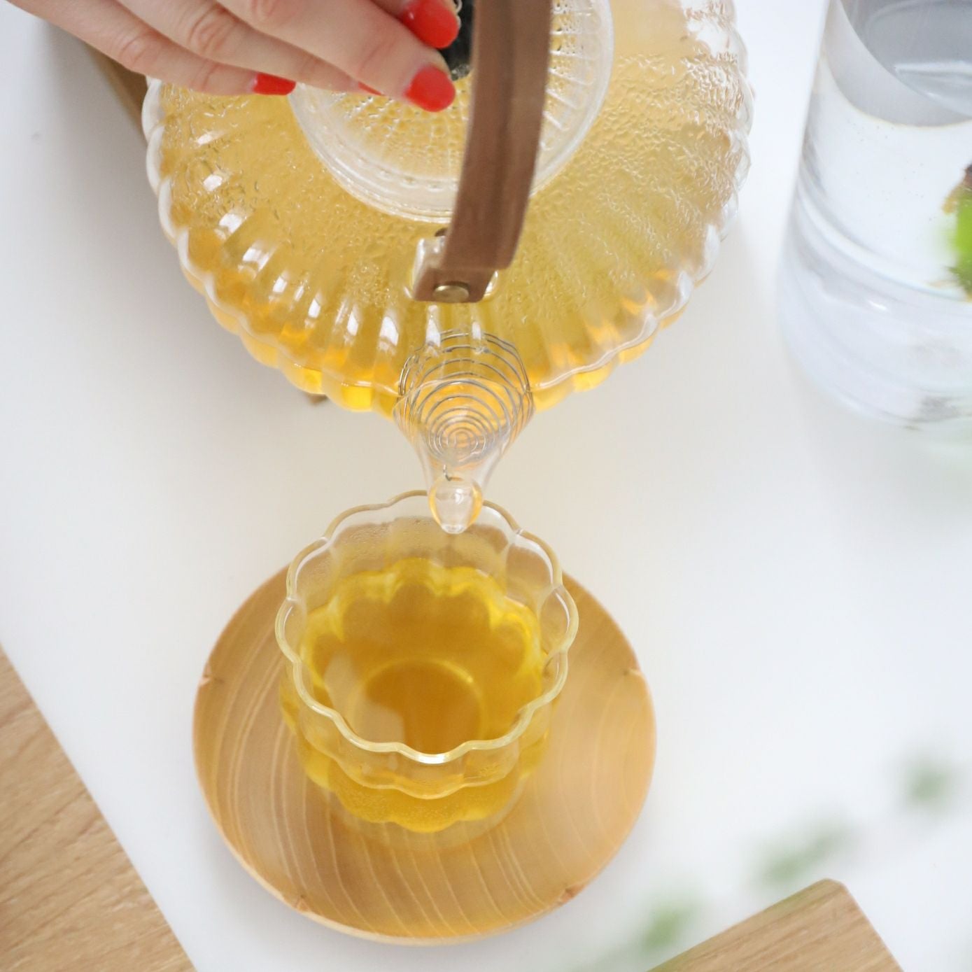 木製　漆器花型茶たく　12cm