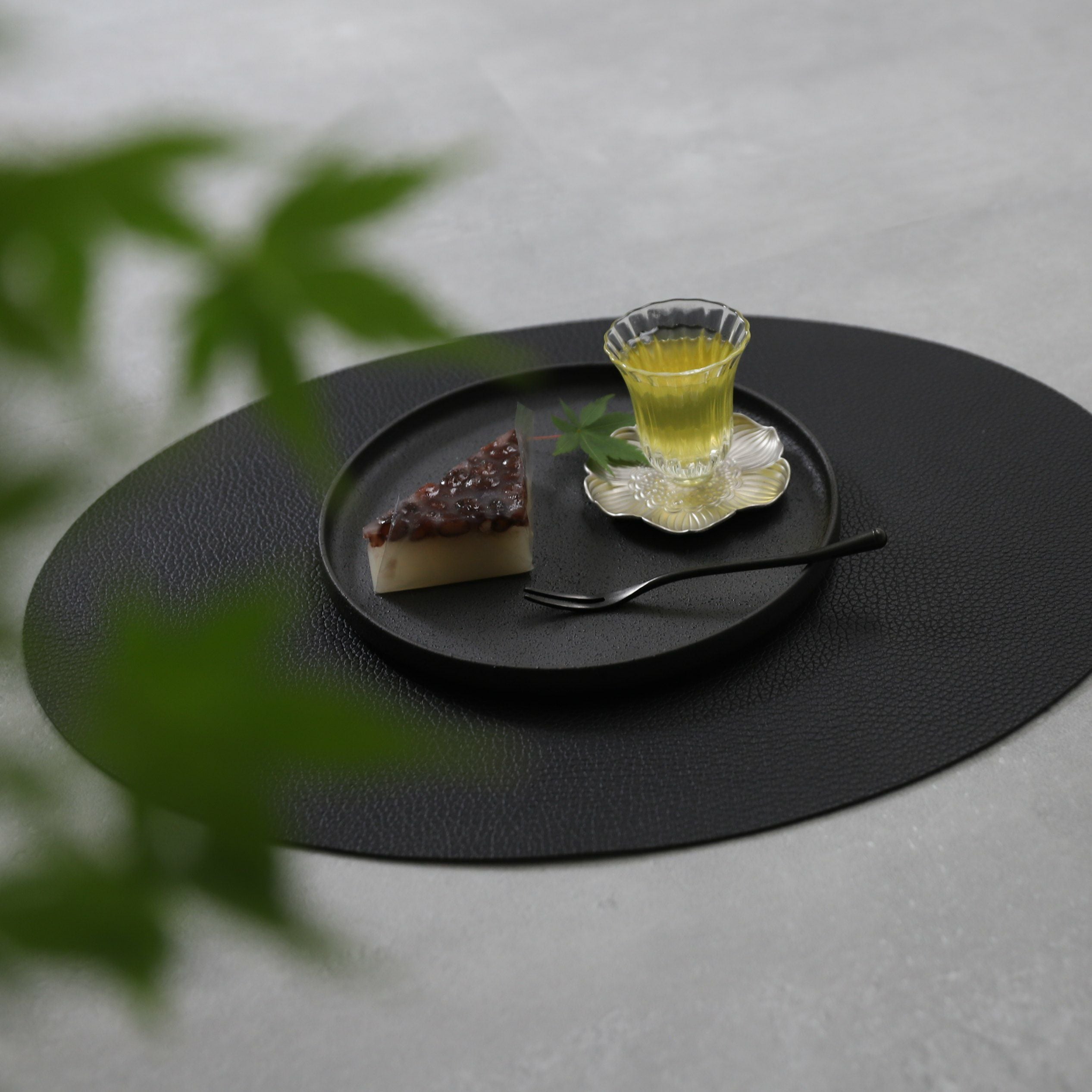 美濃焼 黒い切立プレート 黒曜 オリジナル｜大人おしゃれな食器やお皿