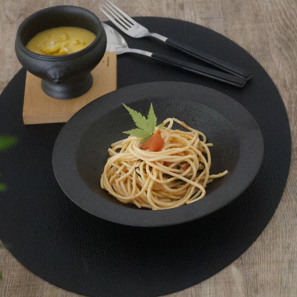 美濃焼 黒いリムカレーパスタプレート23cm YOZORA｜大人おしゃれな食器