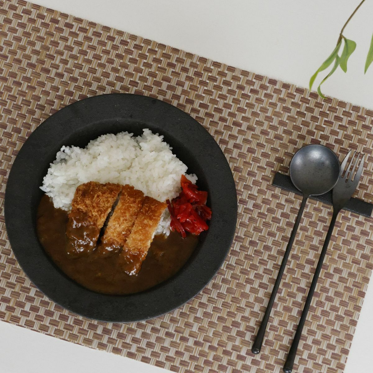美濃焼 黒いリムカレーパスタプレート23cm YOZORA｜大人おしゃれな食器