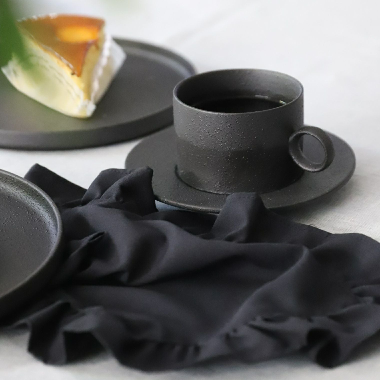 美濃焼 黒いコーヒーカップ＆ソーサー YOZORA｜大人おしゃれな食器やお
