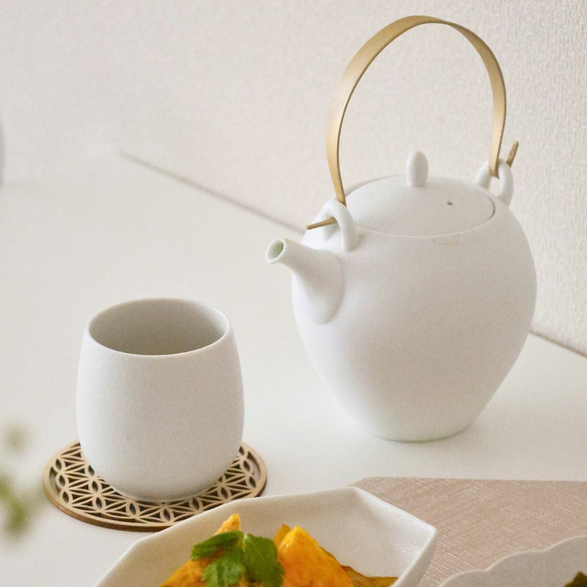 有田焼 白いバルーンボウル 磁器 スノー｜M苦楽園｜おしゃれな食器通販