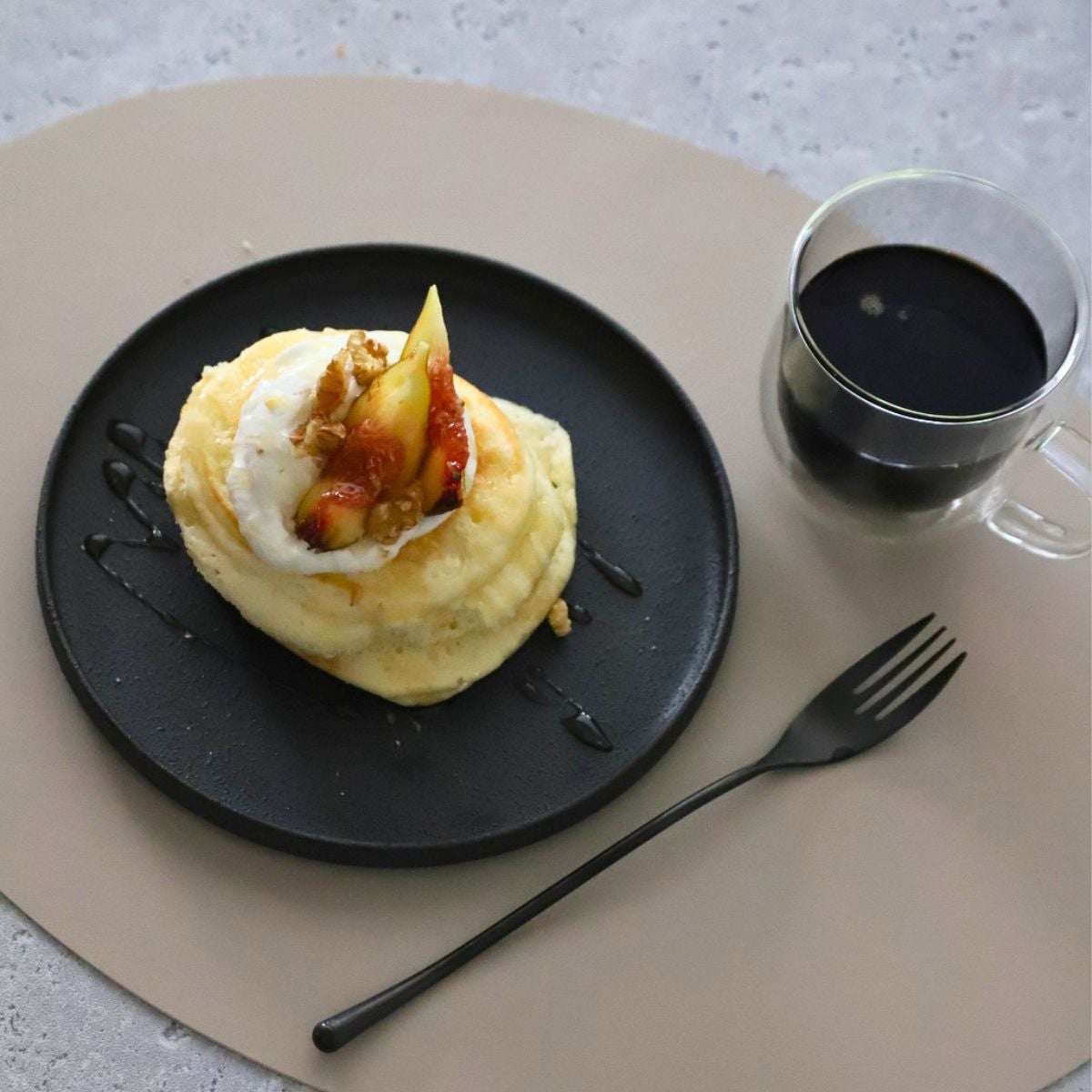 オーバルレザーランチョンマット（グレージュ）