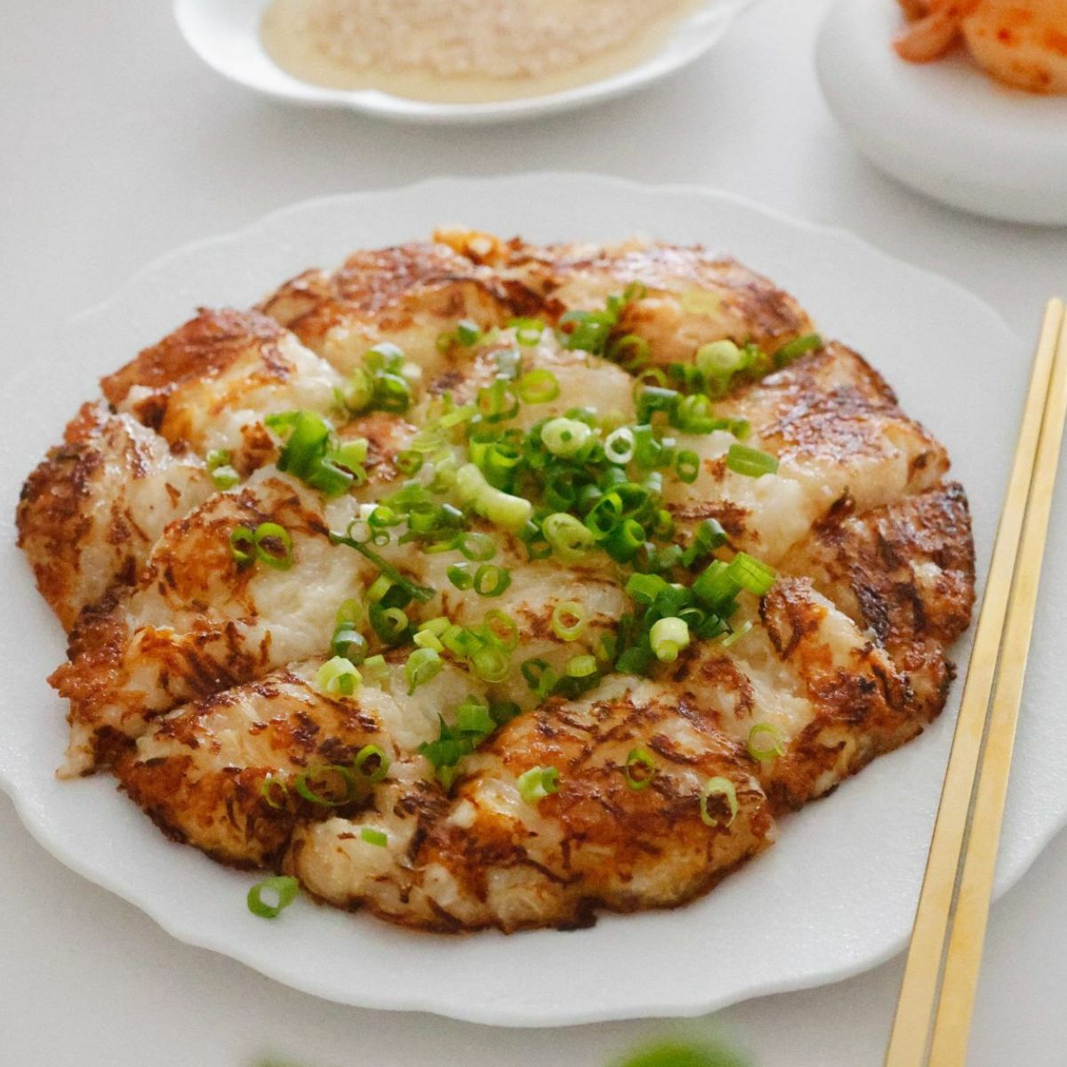 有田焼 白い桔梗プレート皿 磁器 スノー｜大人おしゃれな食器やお皿の