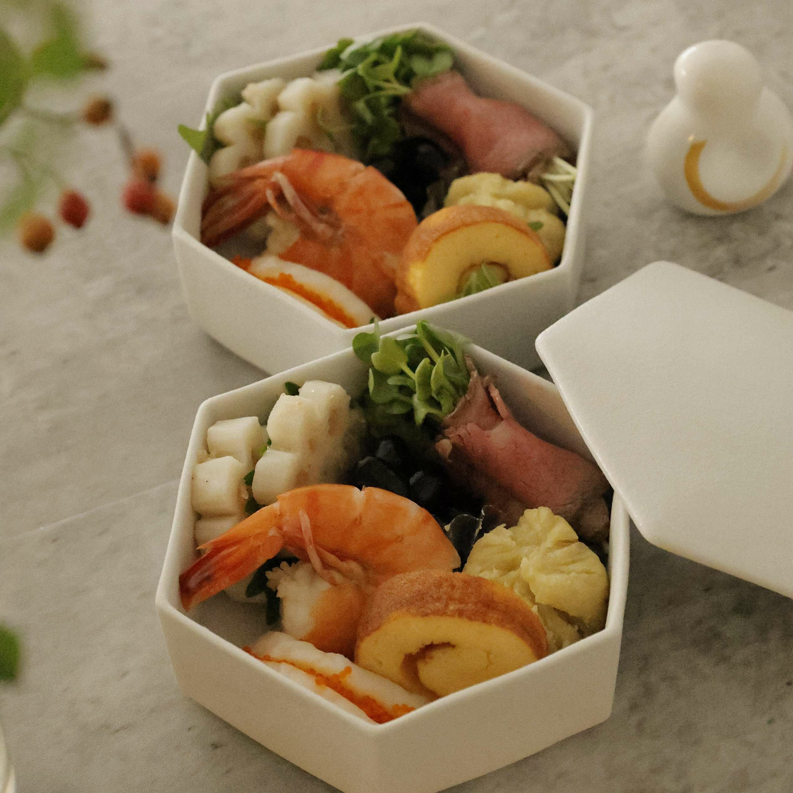 有田焼 白い六角形 お重箱 (身・蓋 別売り) 磁器 スノー｜M苦楽園