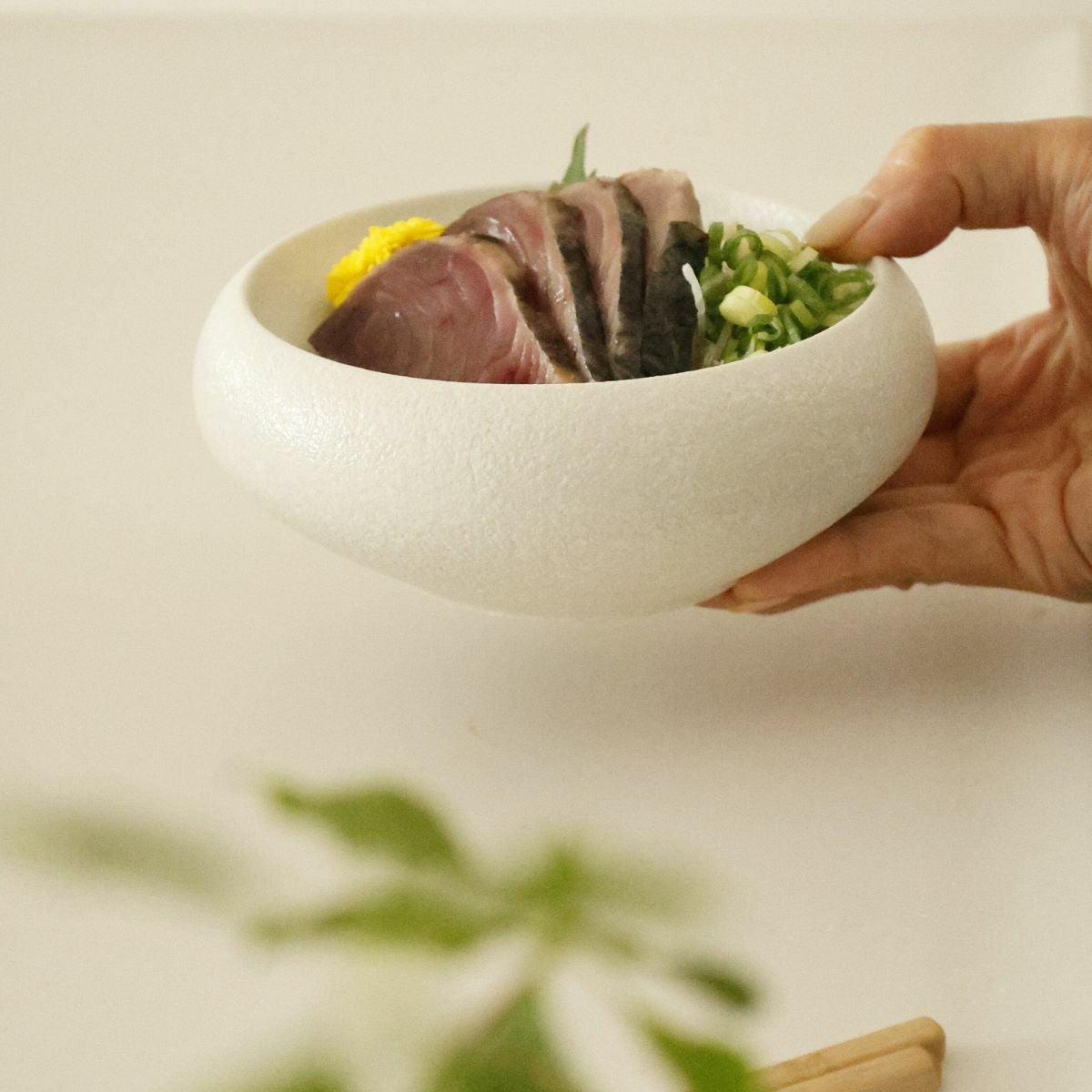 高台ラウンドボウル SHIRO 15cm｜M苦楽園｜おしゃれな食器通販サイト