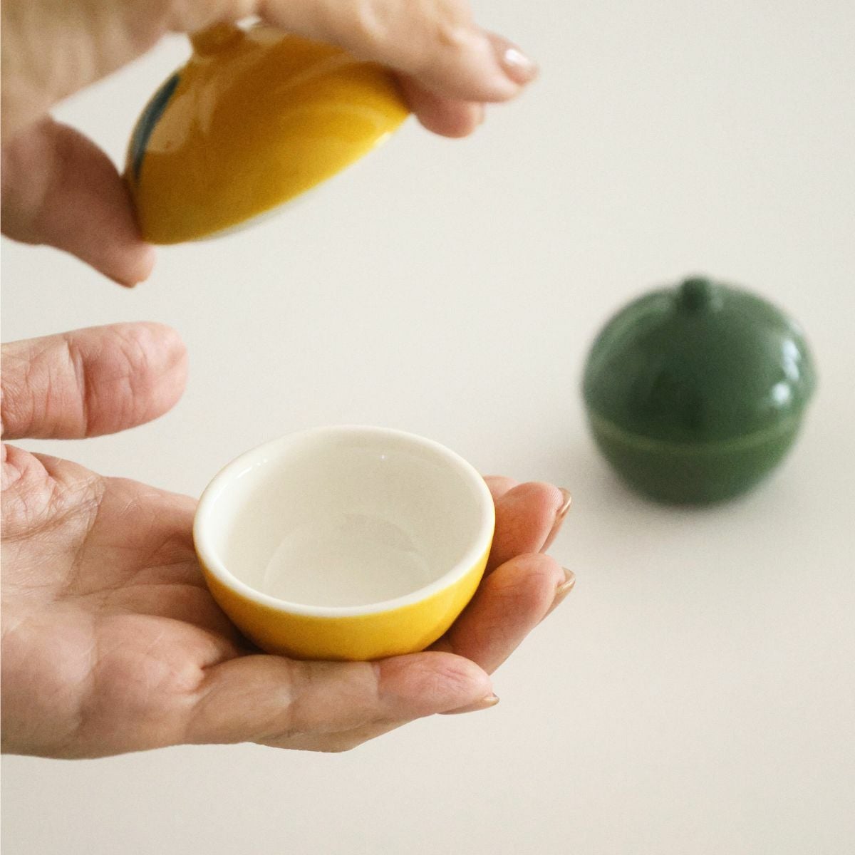 ゆず型 蓋つきアミューズ小鉢 陶器5.5cm｜おしゃれな食器の通販サイト