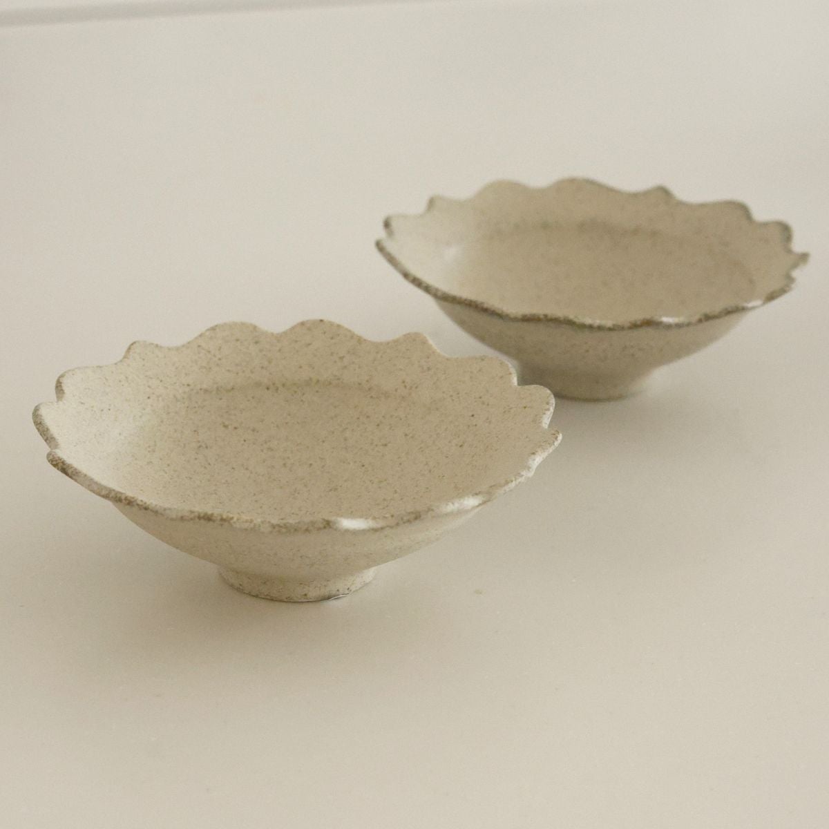 美濃焼　輪花ボウル14cm　サンディ