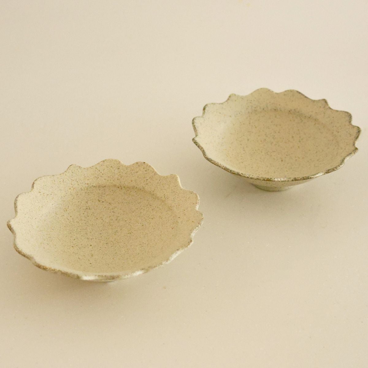 美濃焼　輪花ボウル14cm　サンディ